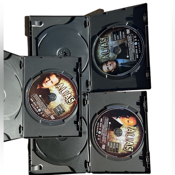 ALIAS  The complete Second Season The complete First season is listed separately - Picture 7 of 11